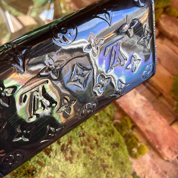 LOUIS VUITTON Sarah Bleu Infini Monogram Vernis Leather Wallet - Picture 11 of 13